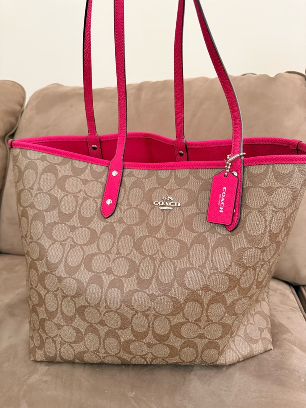 Coach Hot Pink Reversible City Tote with Matching Wristlet - Picture 4 of 8
